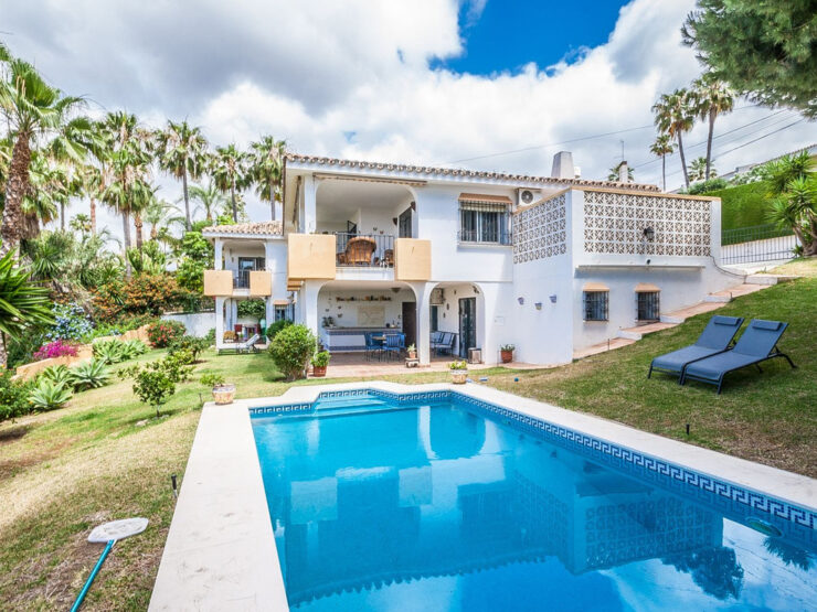 7 Bedroom Villa  in Elviria