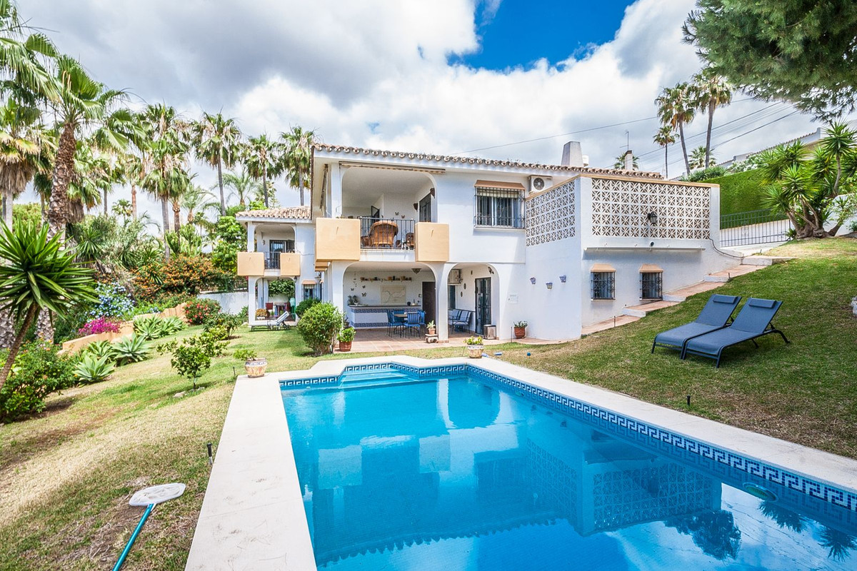 7 Bedroom Villa  in Elviria