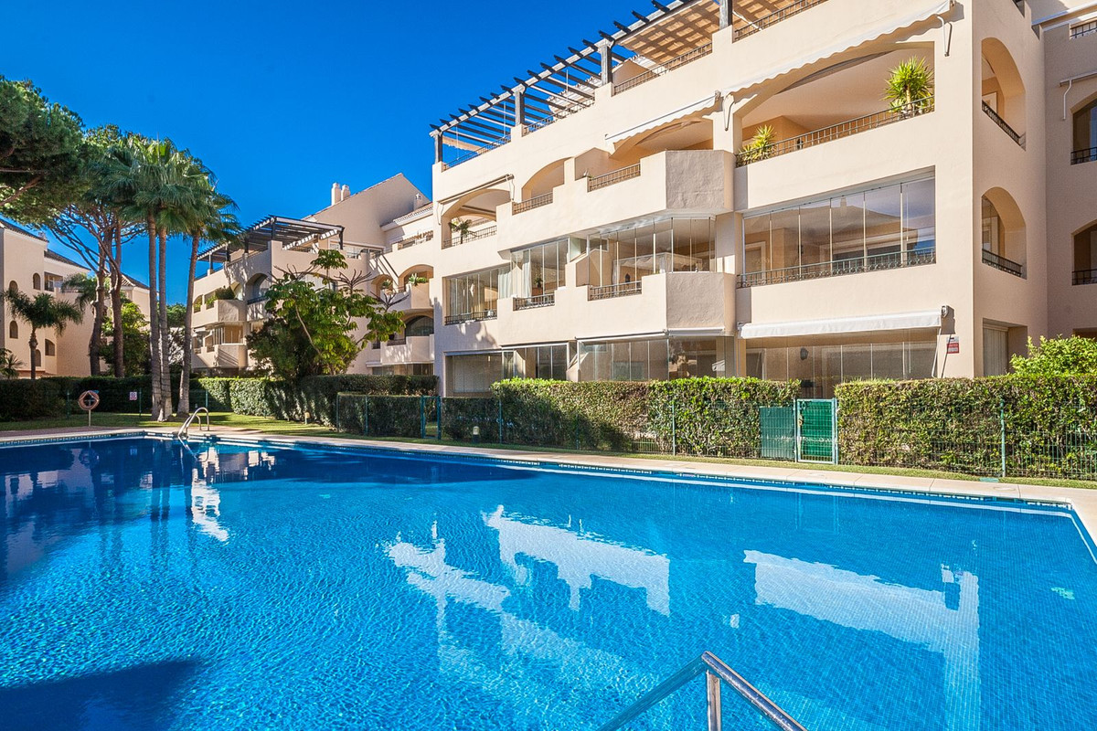 2 Bedroom Apartment  in Elviria