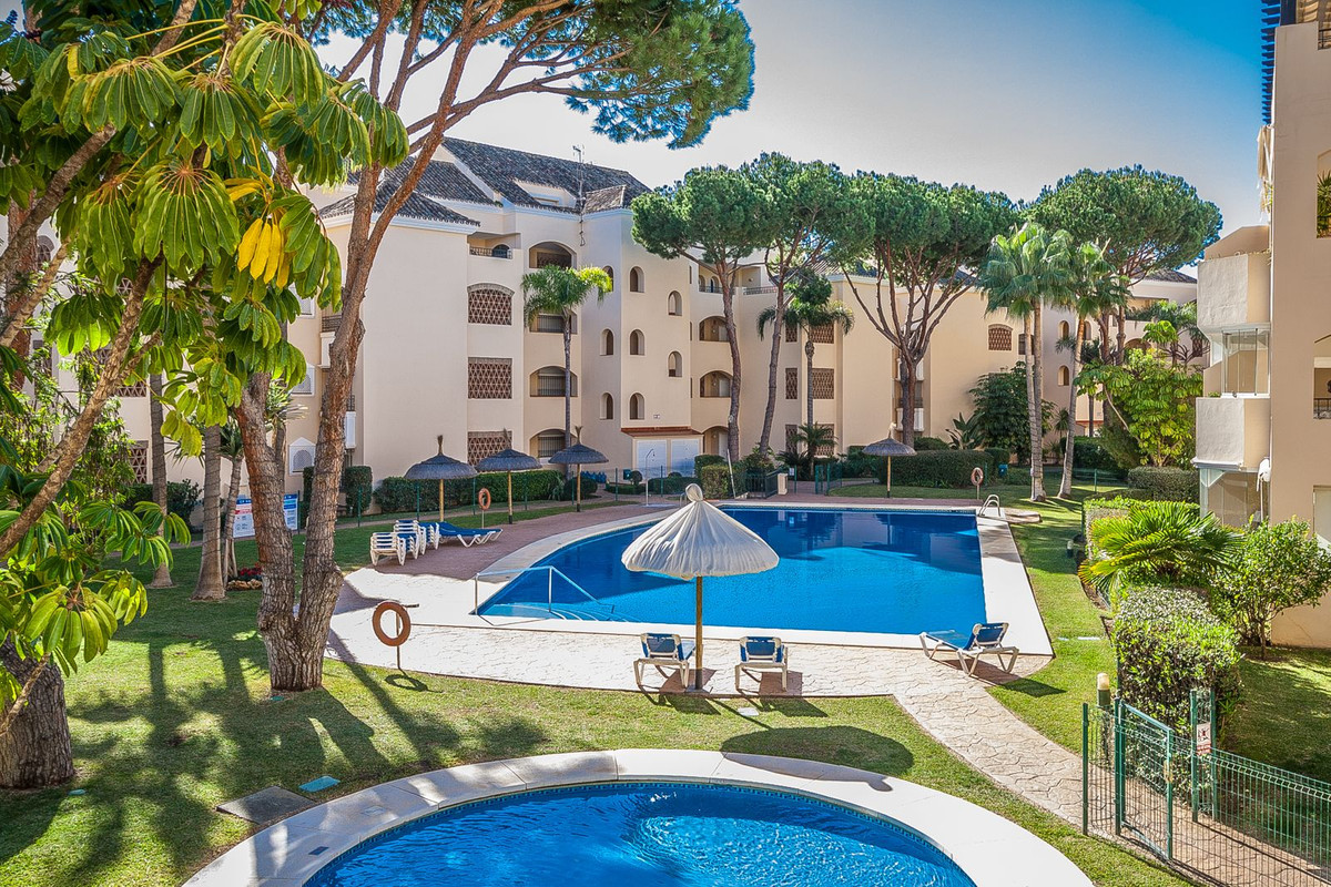 2 Bedroom Apartment  in Elviria