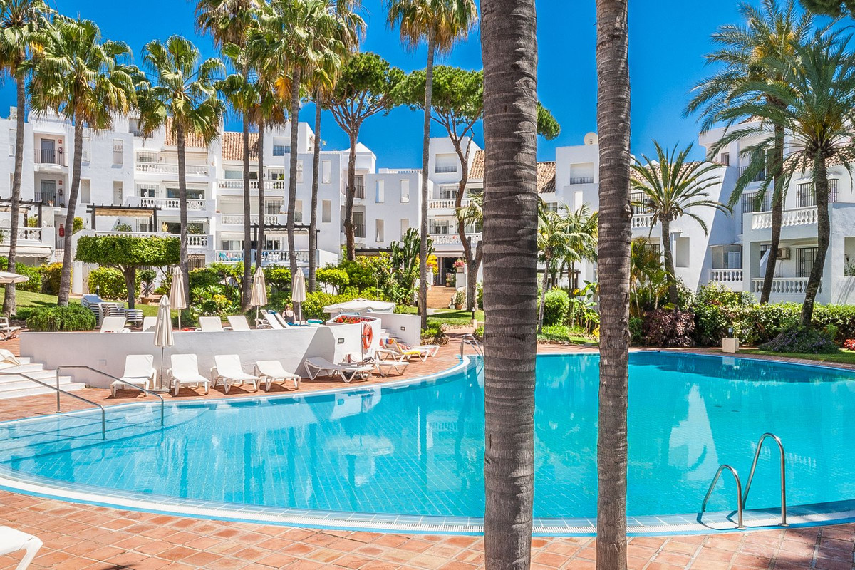 3 Bedroom Apartment  in Elviria