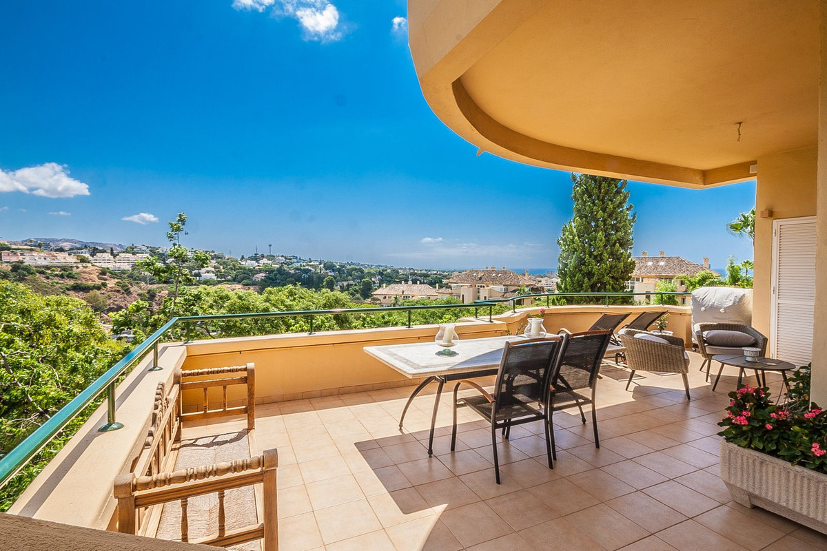3 Bedroom Apartment  in Elviria