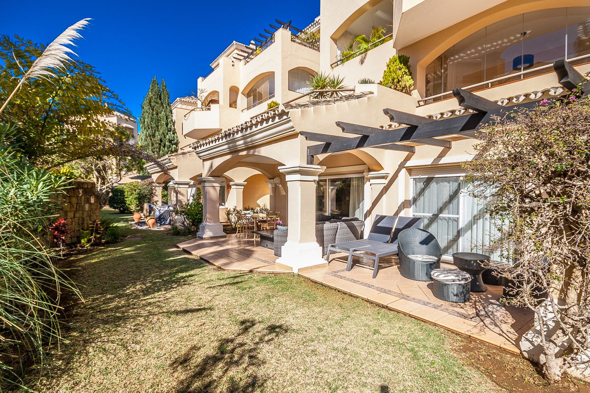 2 Bedroom Apartment  in Elviria