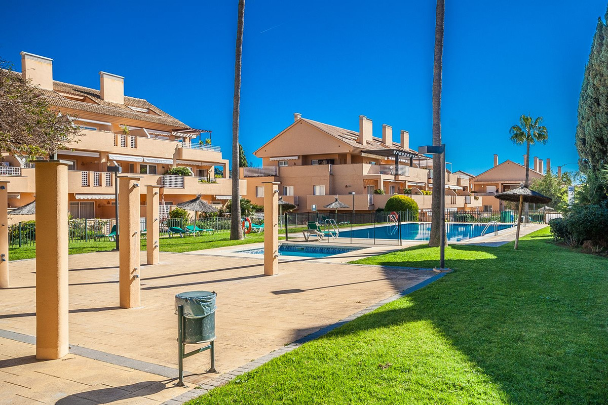 3 Bedroom Apartment  in Elviria