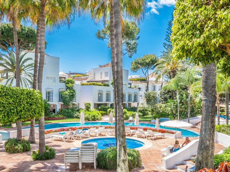 3 Bedroom Apartment  in Elviria