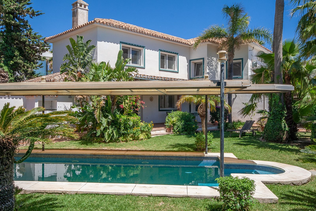 4 Bedroom Villa  in Marbesa